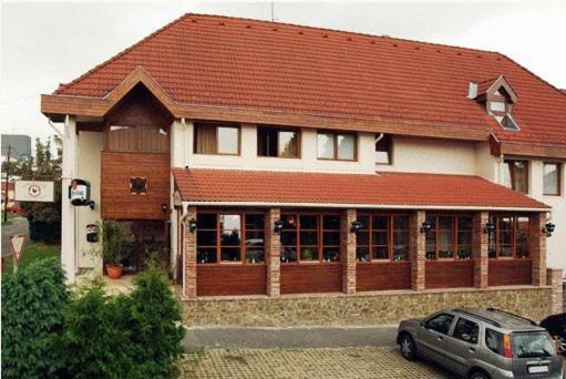 Il Gallo Nero - Fekete Kakas Etterem Es Panzio Szombathely Dış mekan fotoğraf